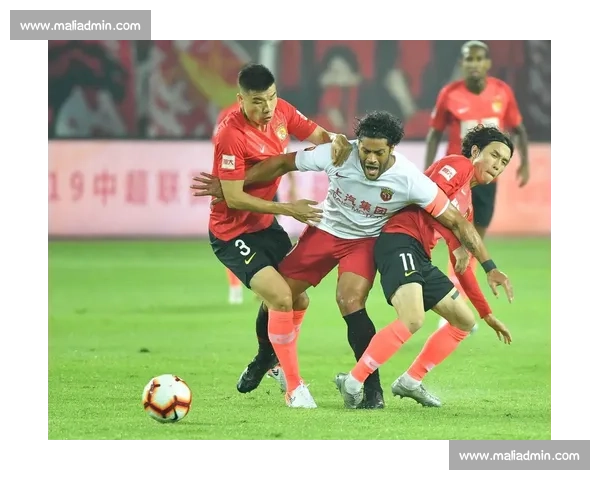 广州恒大对阵上海上港经典对决全场回放与关键瞬间解析精彩战术复盘